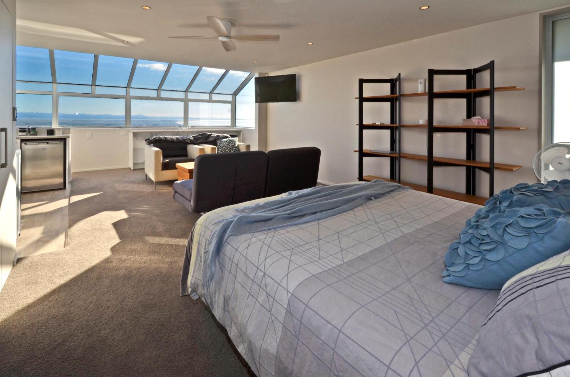 Panoramic Views And Complete Privacy * Christchurch