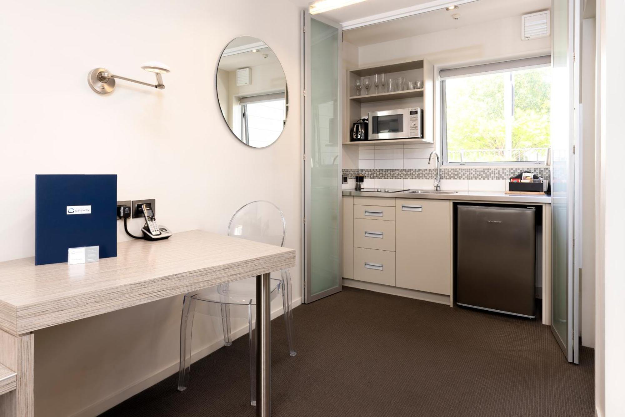 Airport Gateway Motor Hotel 4*