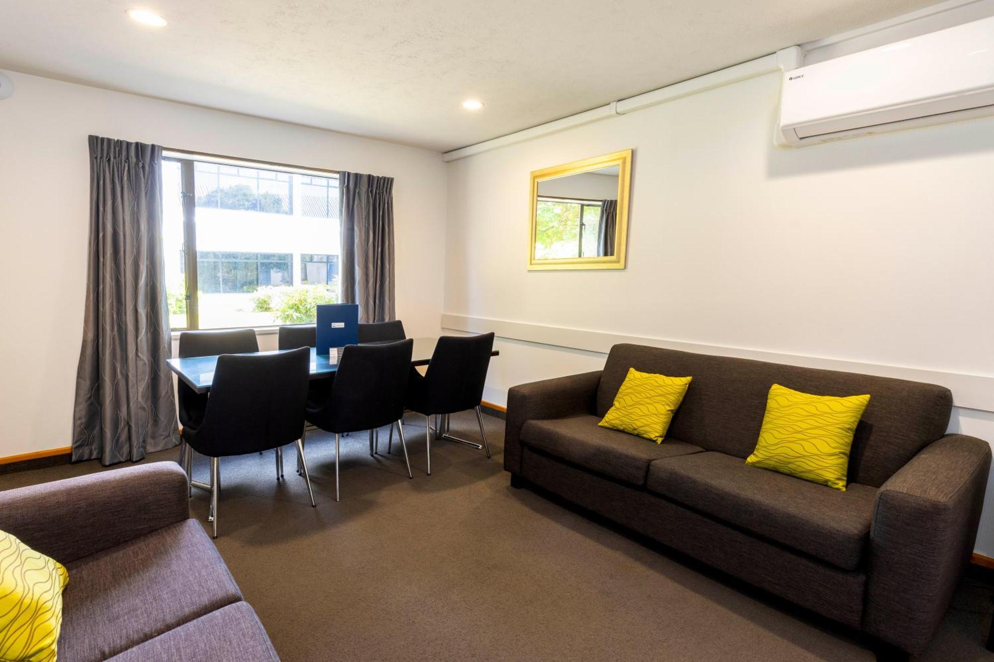 Airport Gateway Motor Hotel
