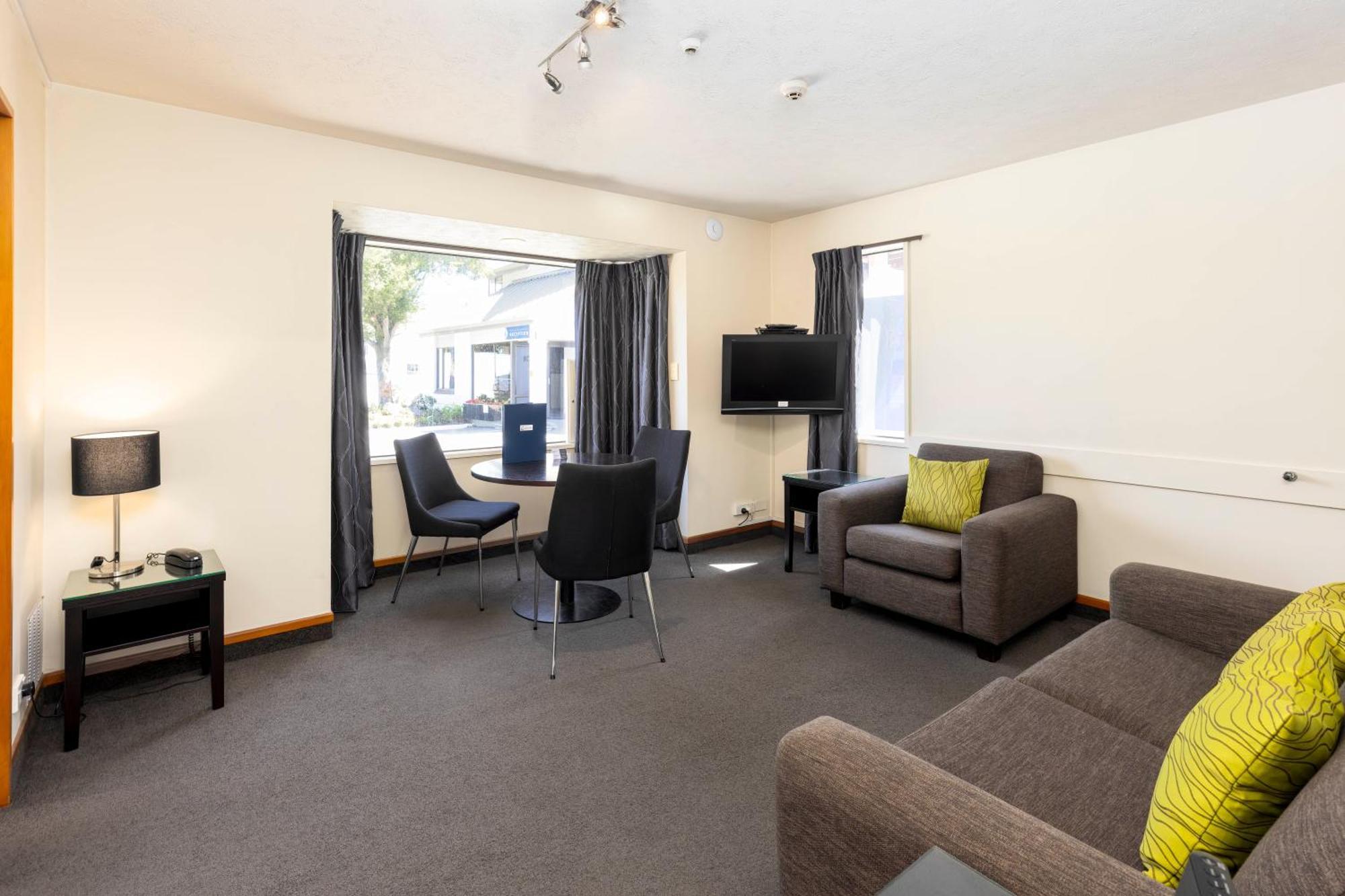 Airport Gateway Motor Hotel 4*