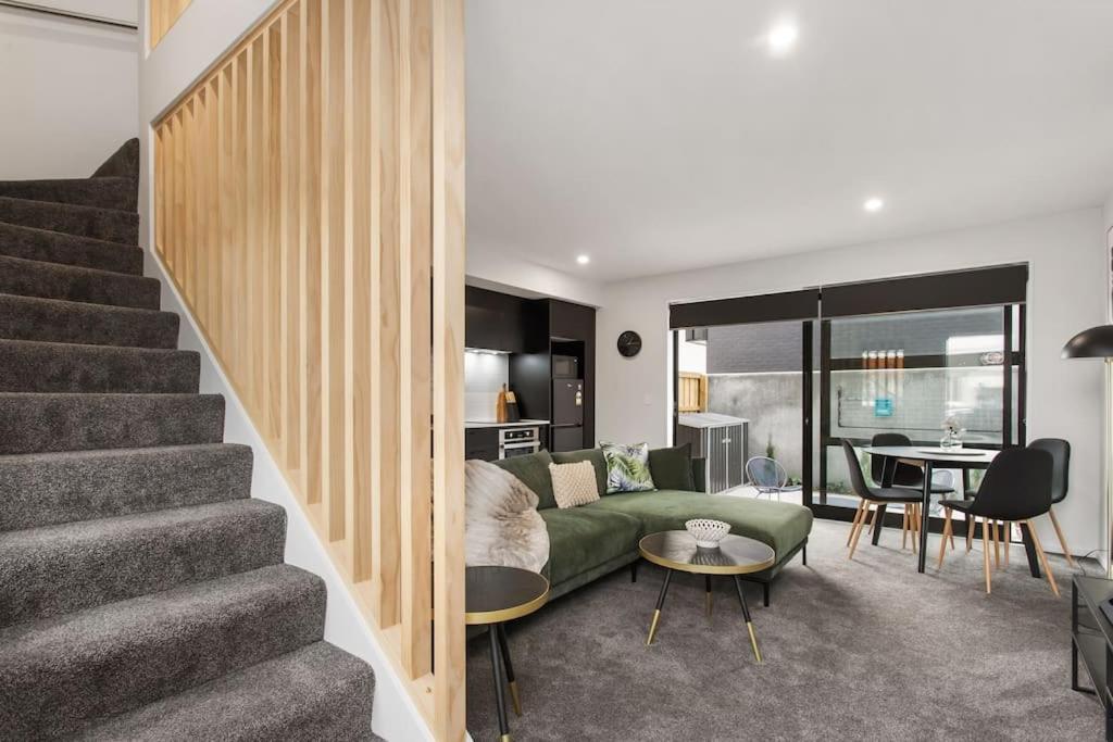 Apartment Great Deals At New Upmarket Appt