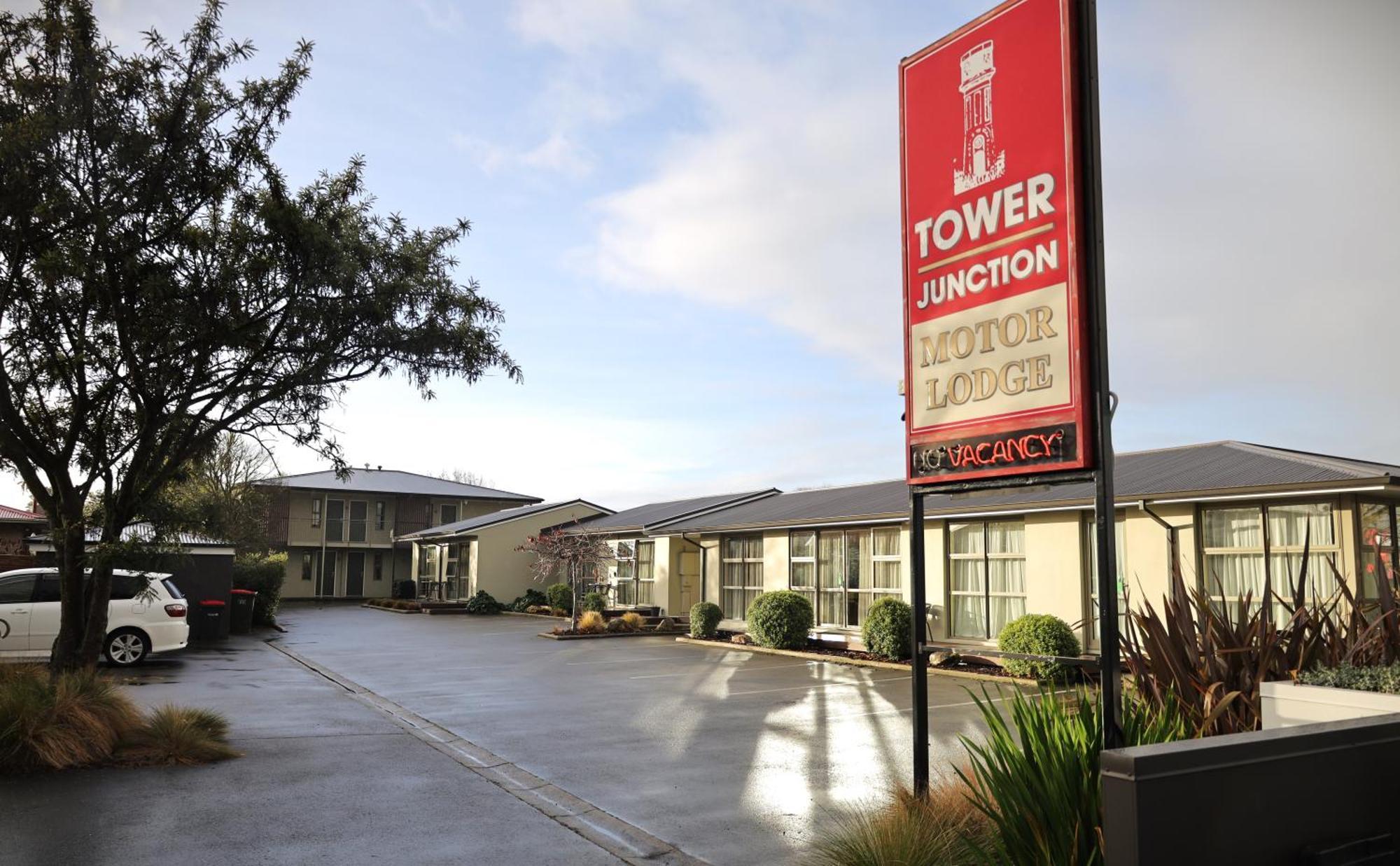 Tower Junction Motor Lodge: With Free Railway Shuttle Motel