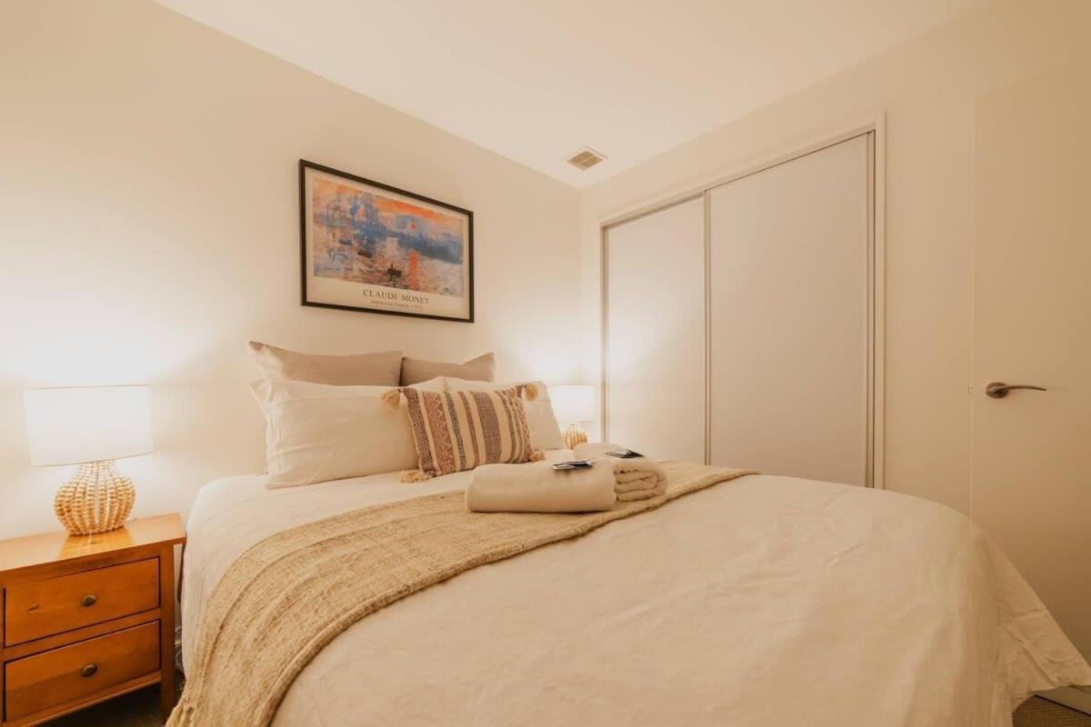 Linwood Luxe Your Elegant 1br Oasis On Cashel