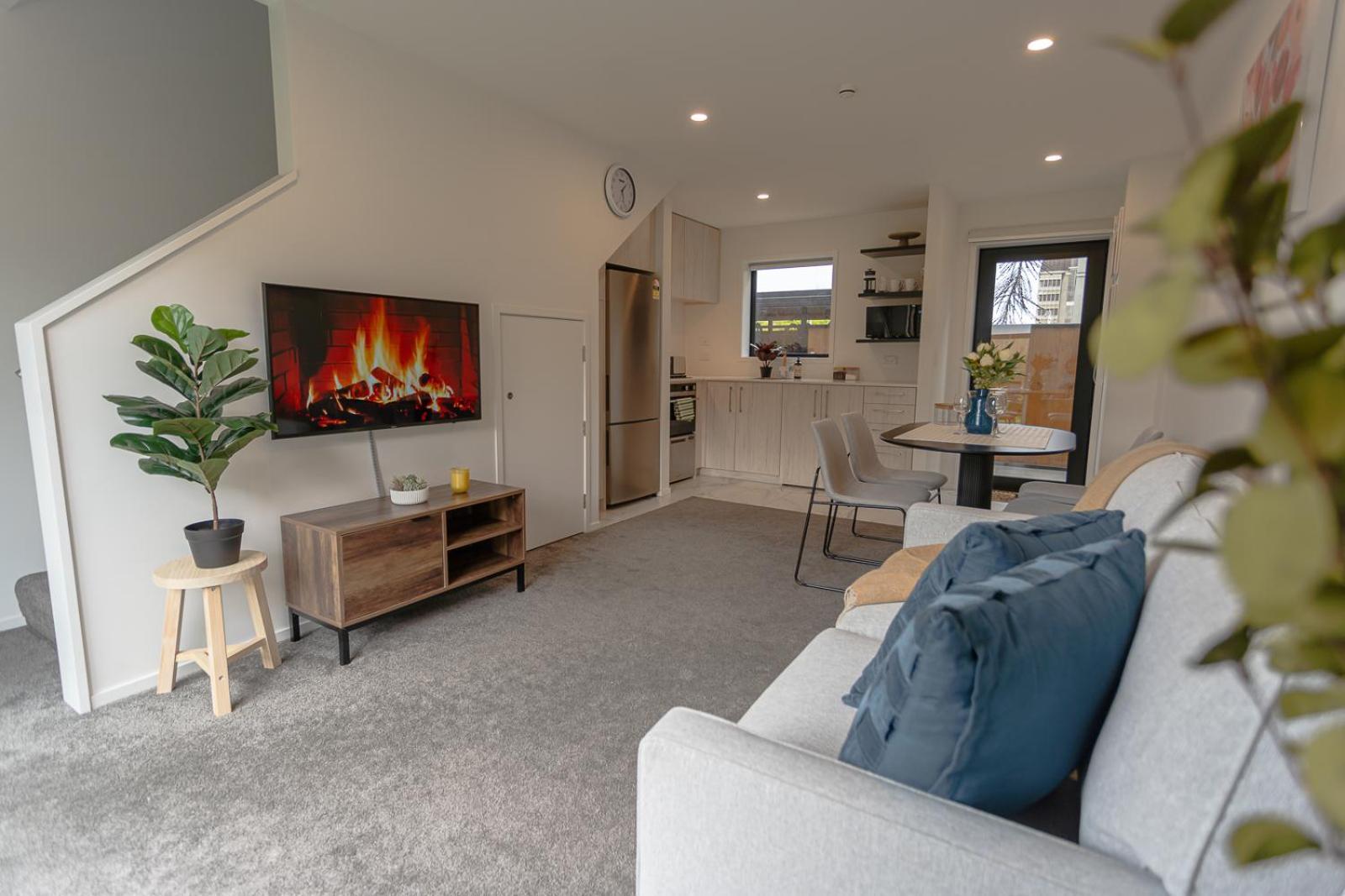 Apartment Modern 2 Bedroom Townhouse In Cbd With Parking! Sleeps 5 Christchurch