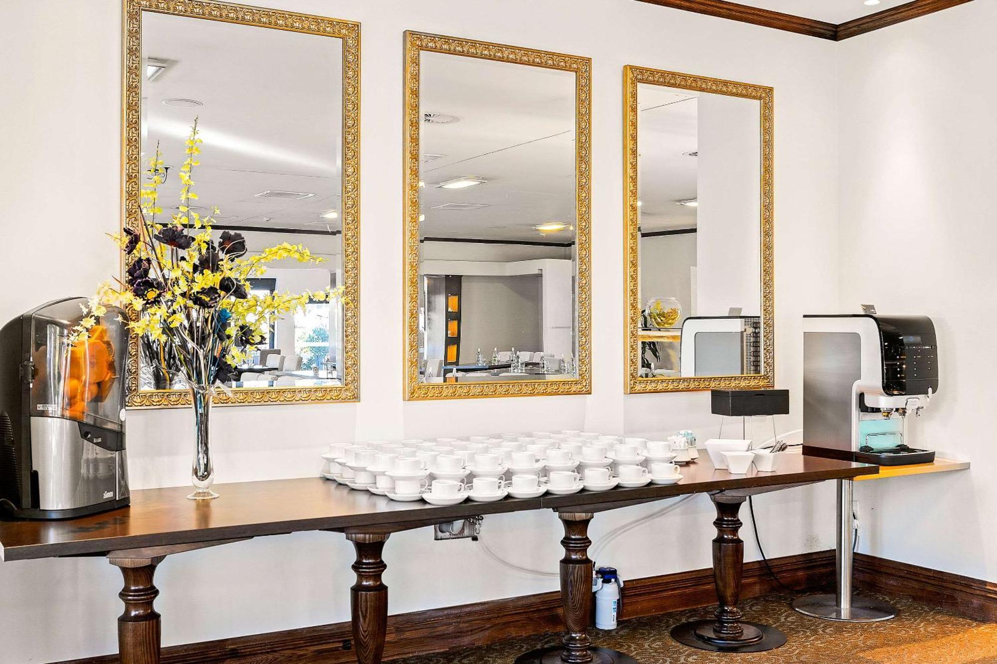 Elms Christchurch, Ascend Collection Hotel 4*