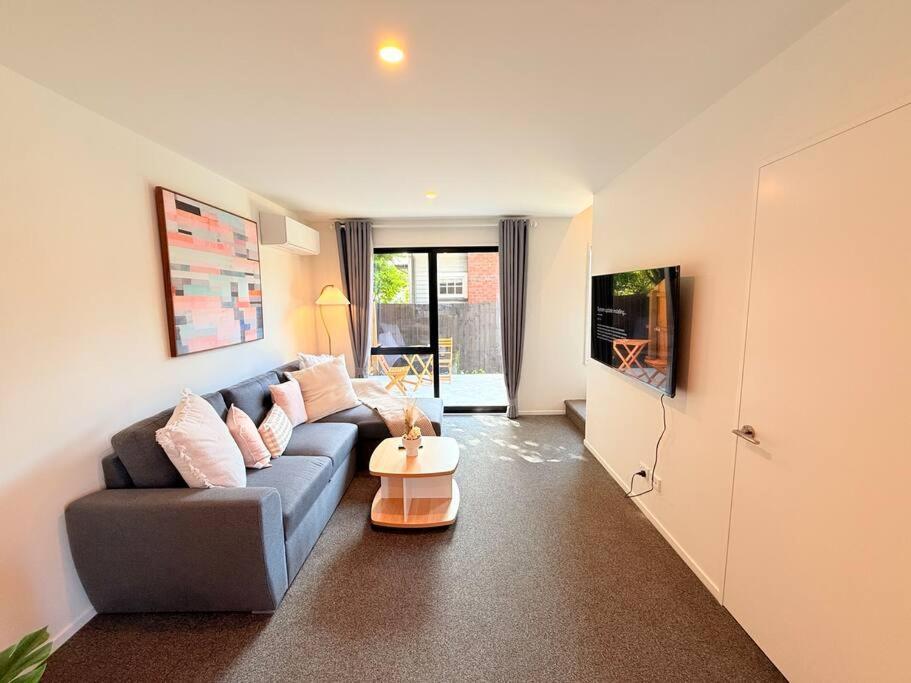 Tranquil 3 Bed Minutes To Cbd And Arena, Sleeps 7 Holiday home Christchurch