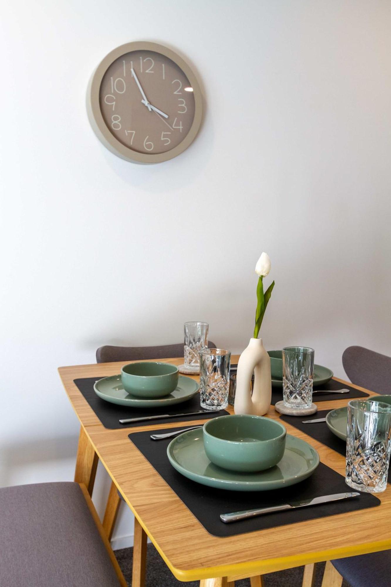 Cbd 2br With Backyard - Walk Everywhere *