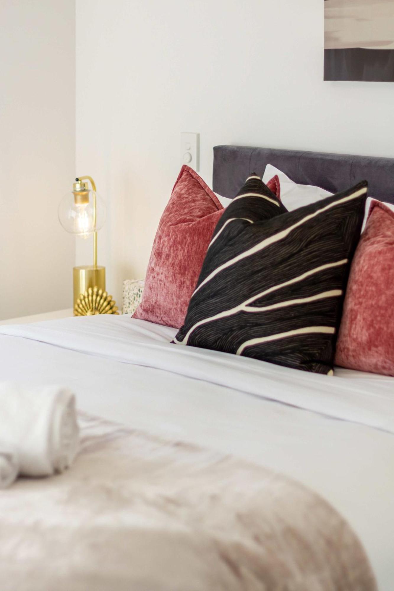 Cbd 2br With Backyard - Walk Everywhere Holiday home