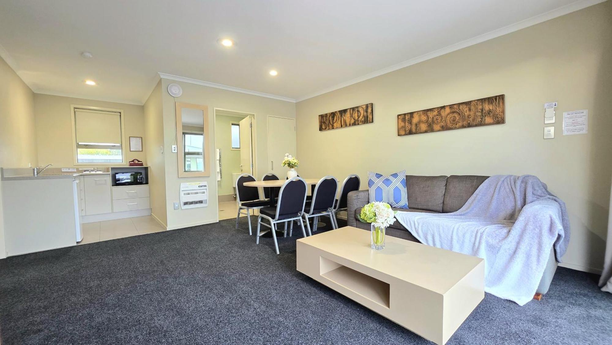 Tower Junction Motor Lodge: With Free Railway Shuttle Motel Christchurch
