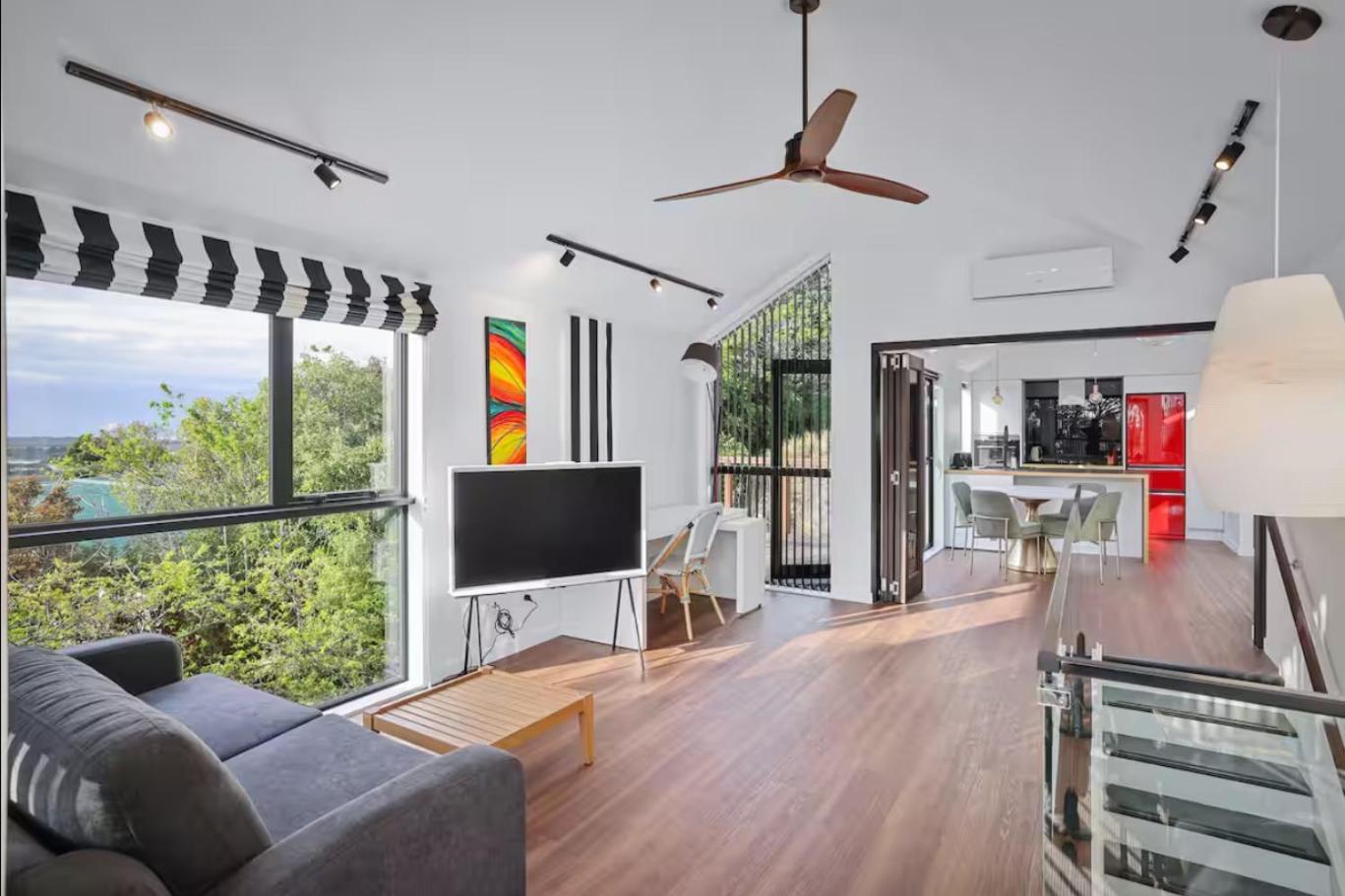 Apartment Modern Spacious Hillside Retreat With Scenic Views Christchurch