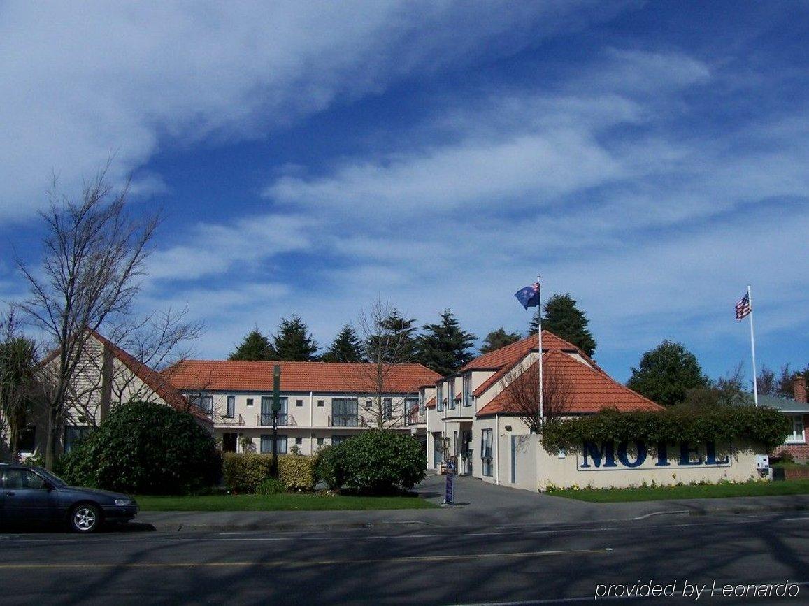 Bush Court