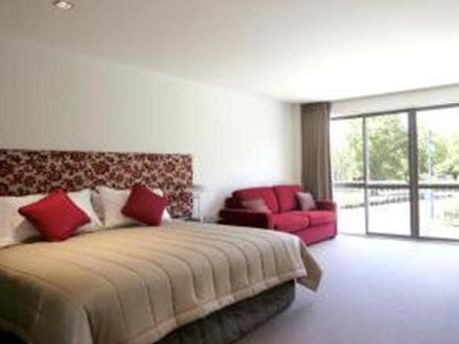 Parkview On Hagley 4*