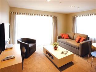 Tower Junction Motor Lodge: With Free Railway Shuttle Motel Christchurch