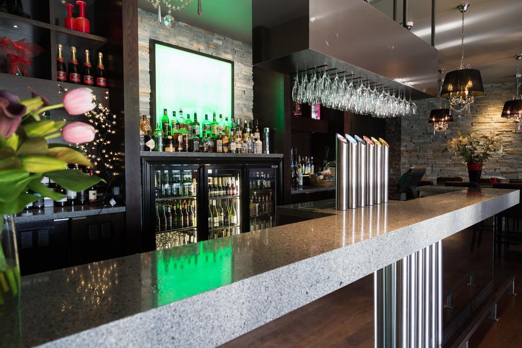 Racecourse And Motor Hotel Christchurch