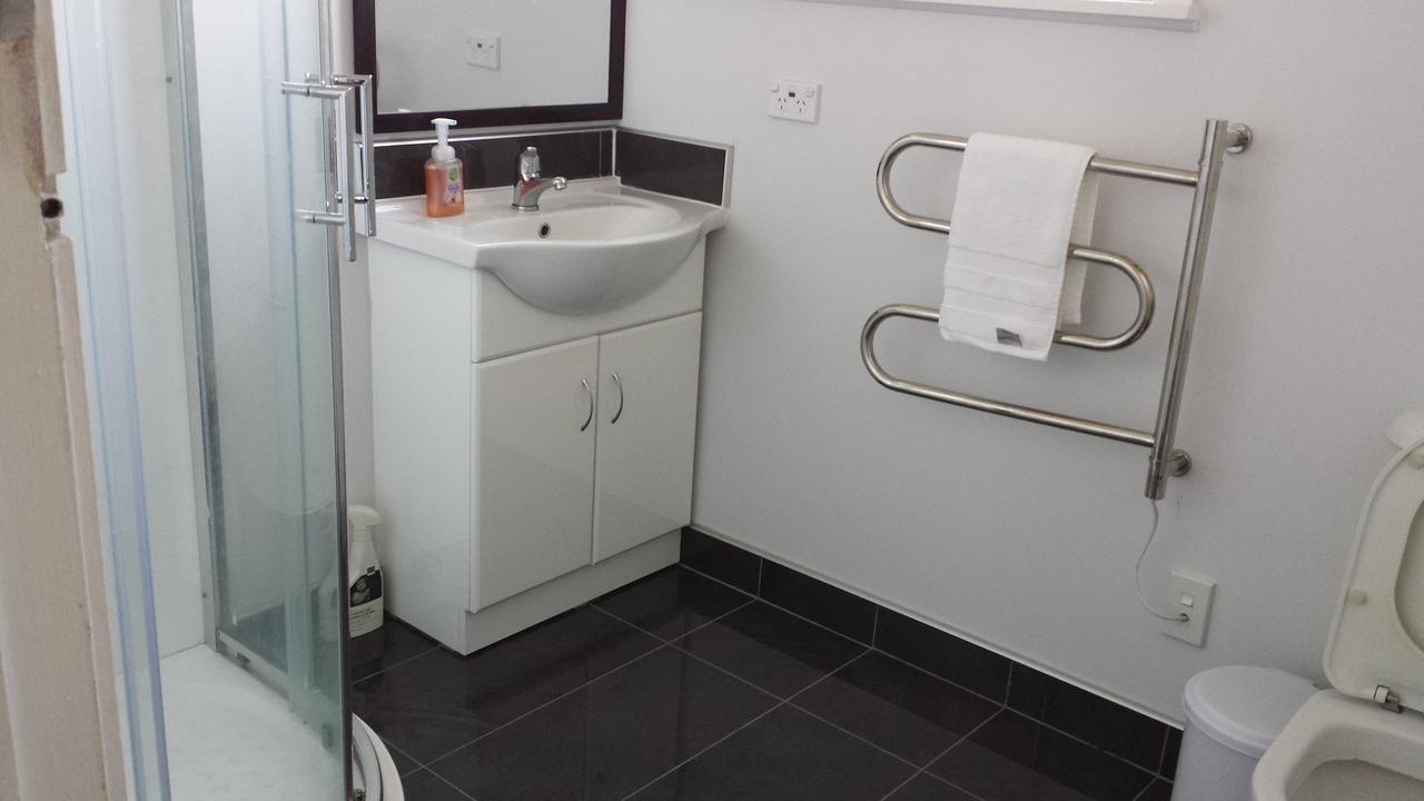 Airport Silver Fern Bed & Breakfast