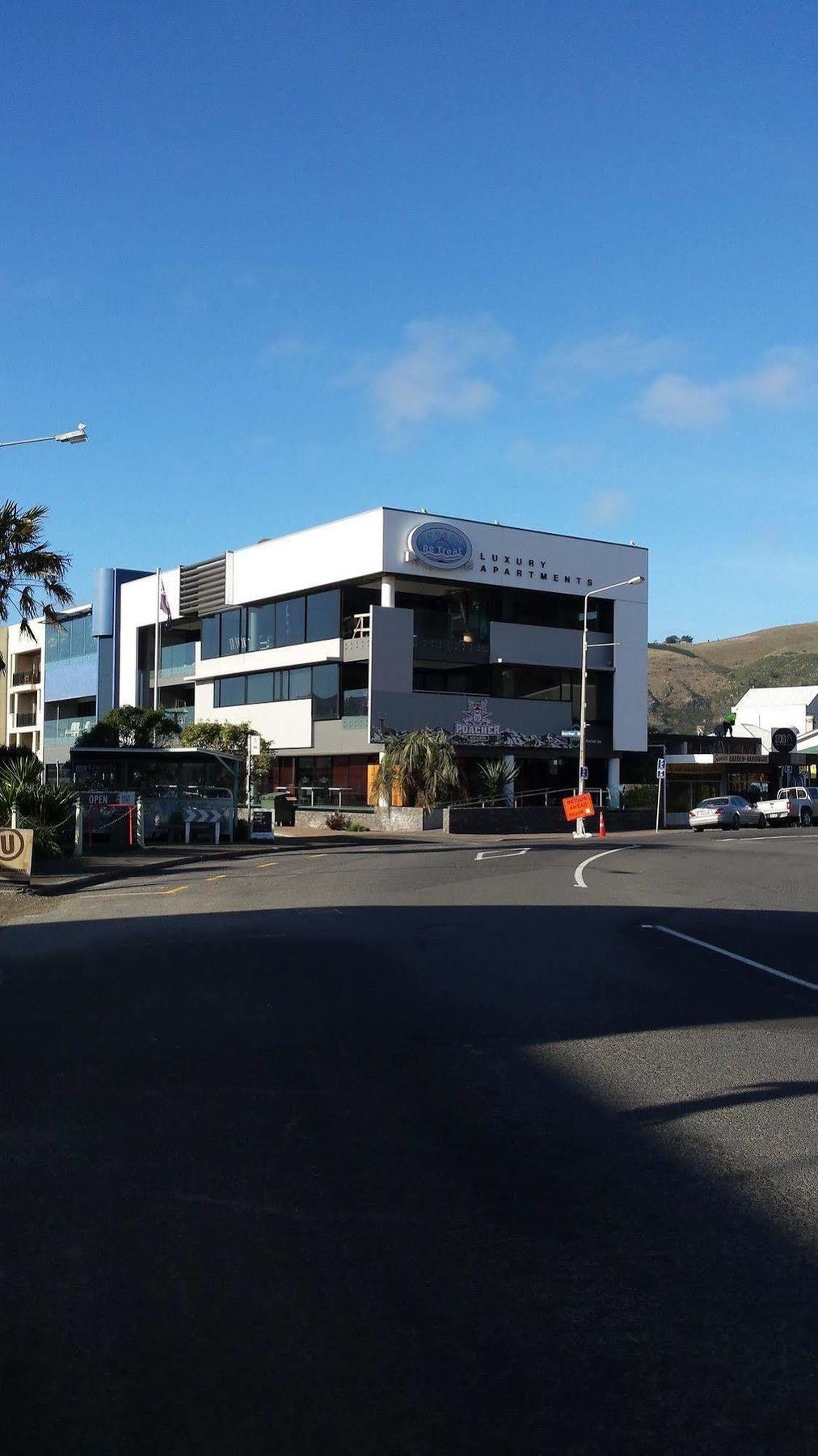 Sumner Re Treat Aparthotel