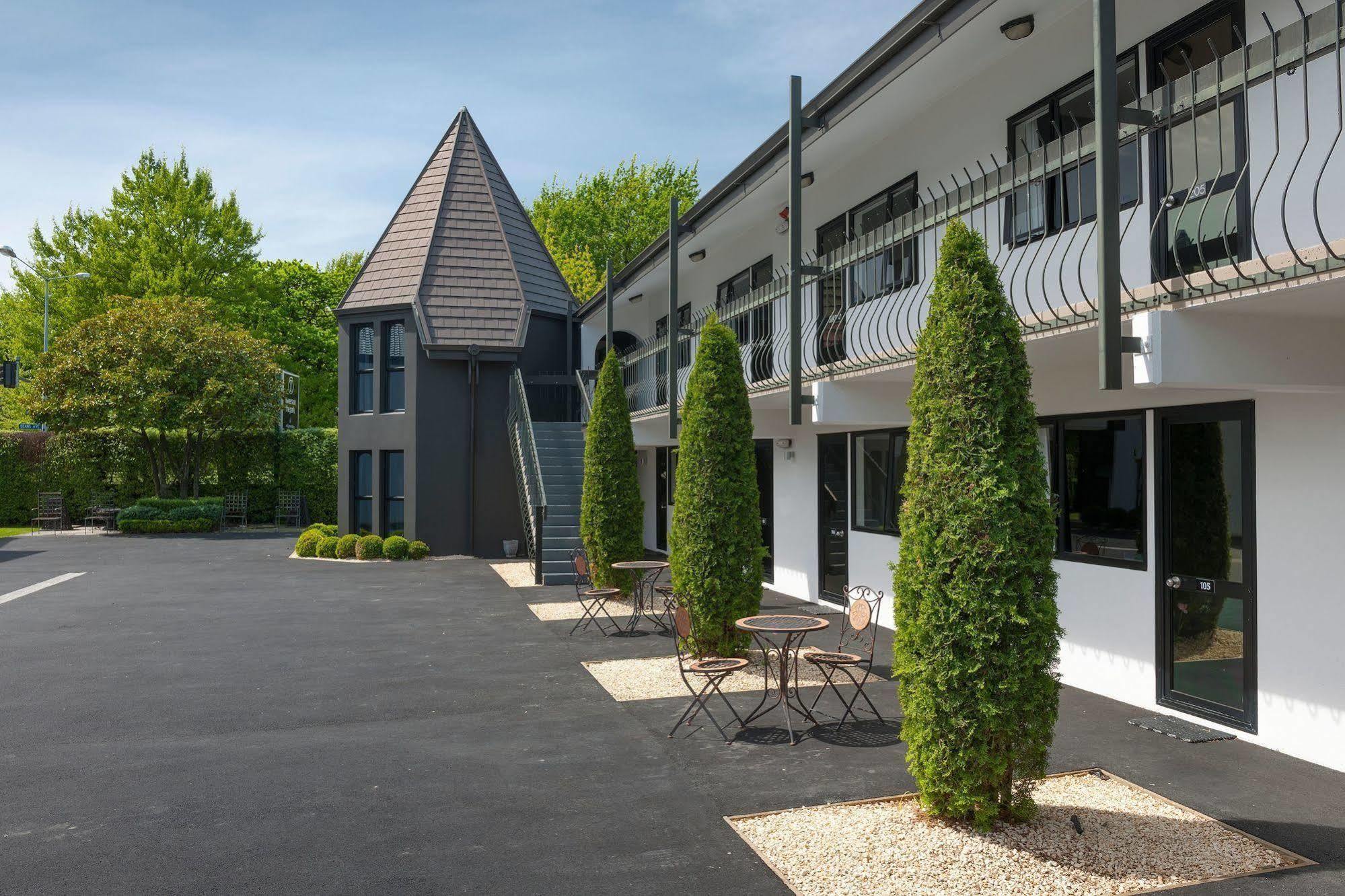The Towers On The Park 4*