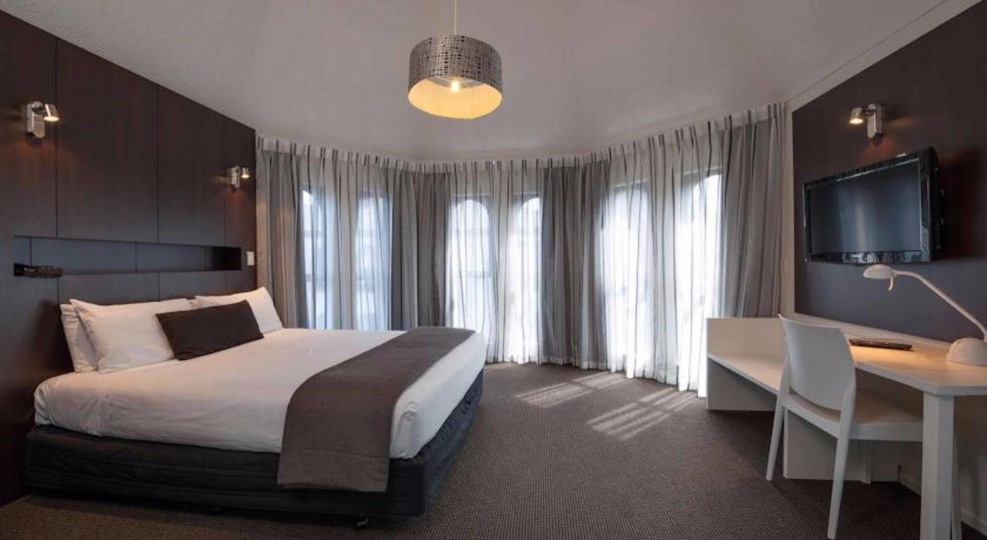 Hotel The Towers On The Park 4*
