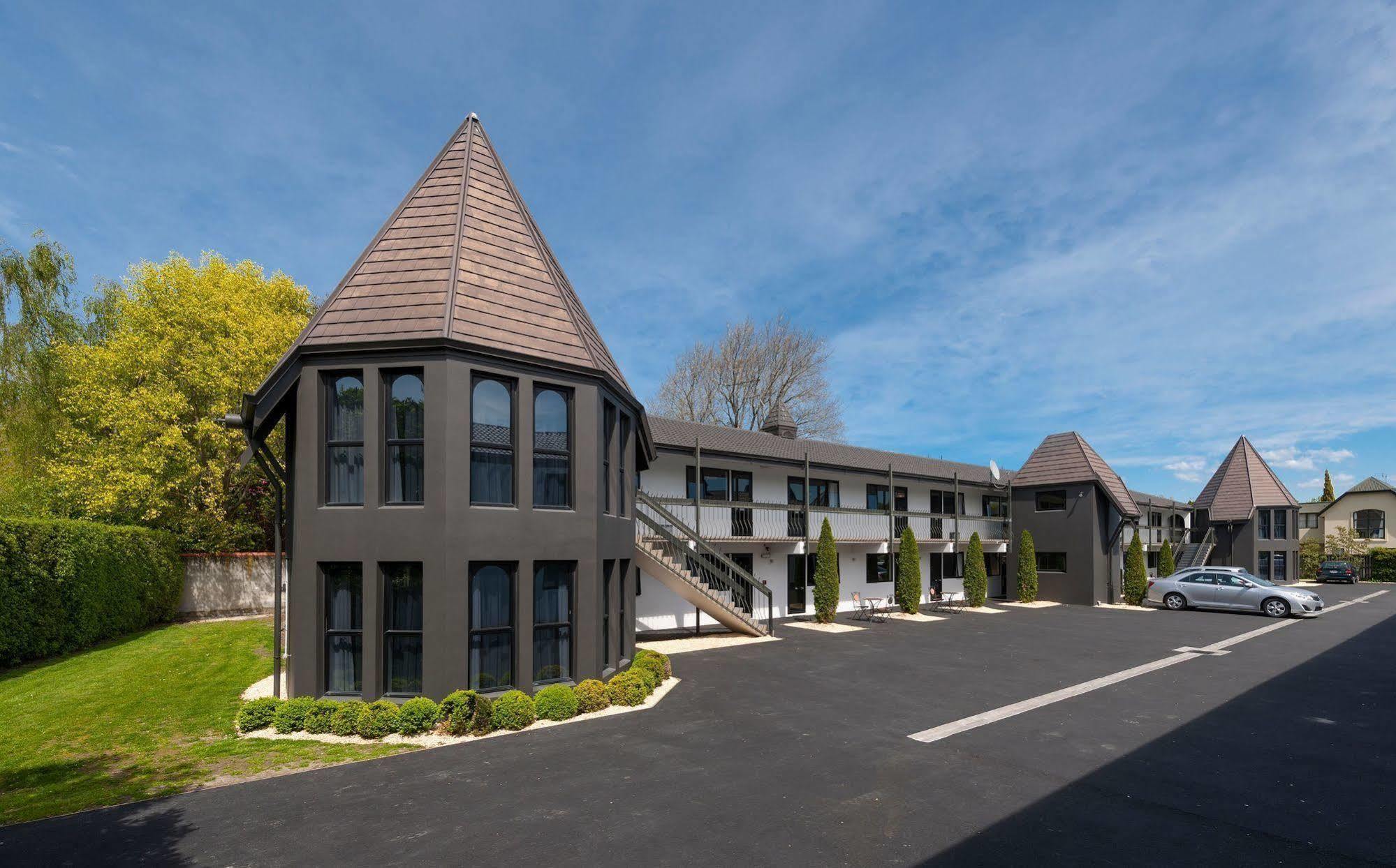 The Towers On The Park 4*