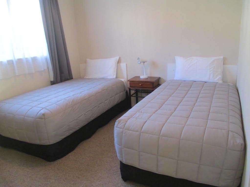 Merivale Court & 3*