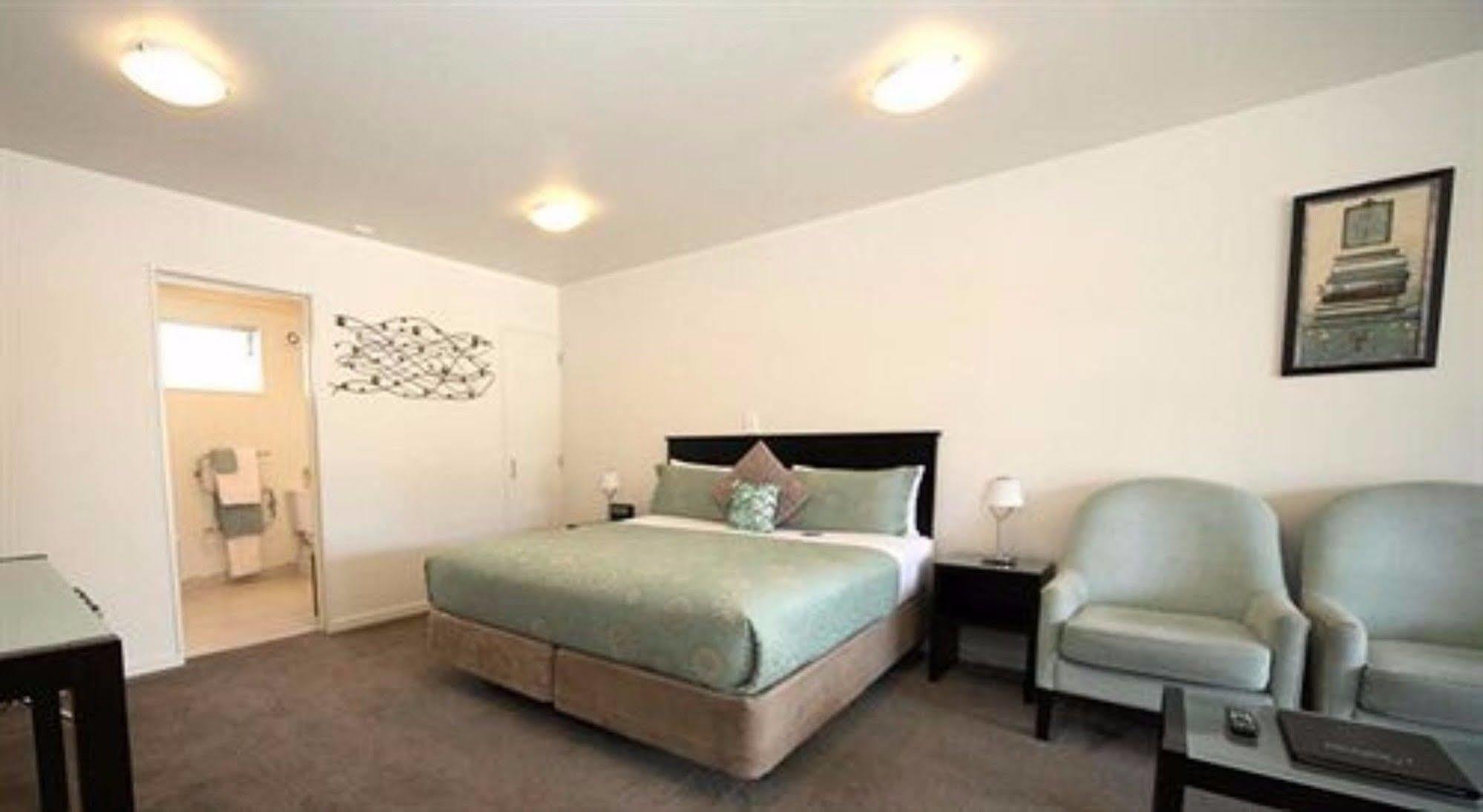 Salerno Motel 5*