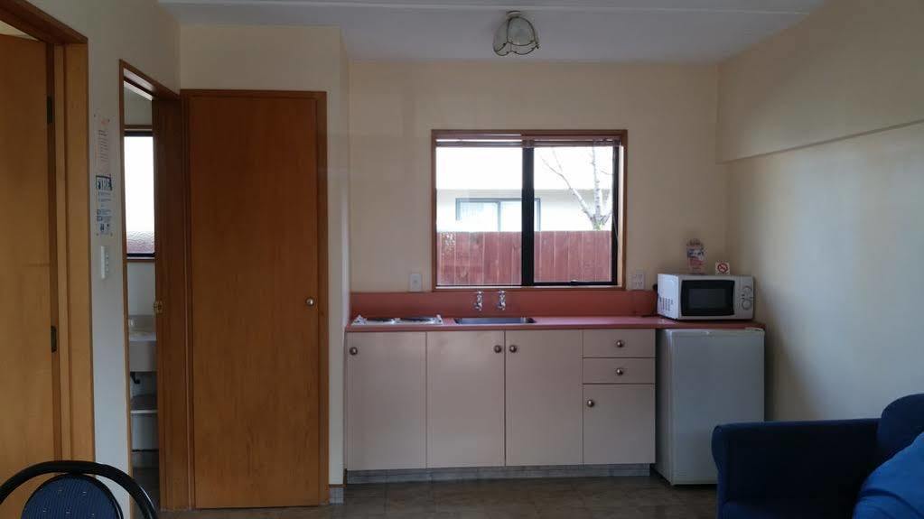 Ascot Vale Motor