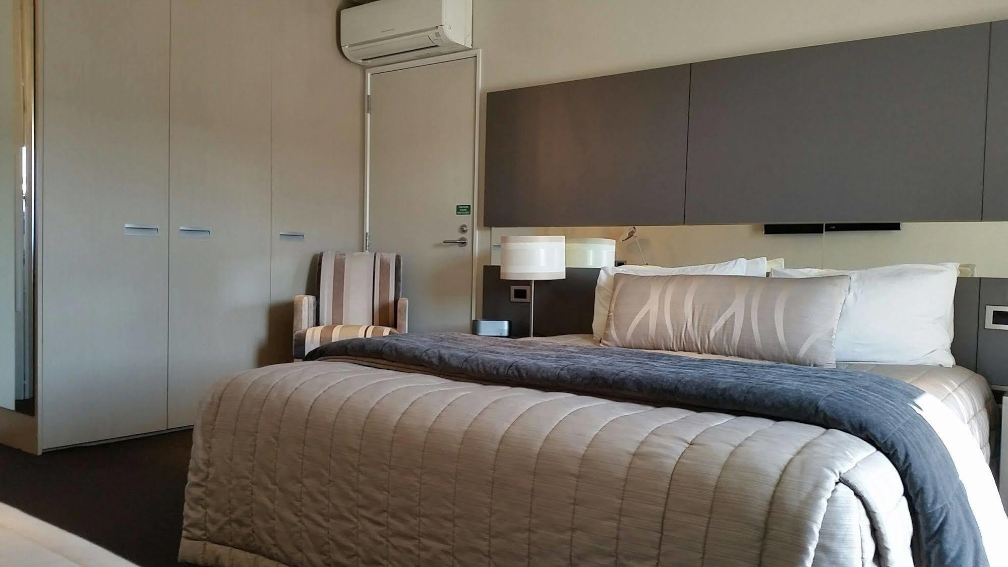 Airport Gateway Motor 4*