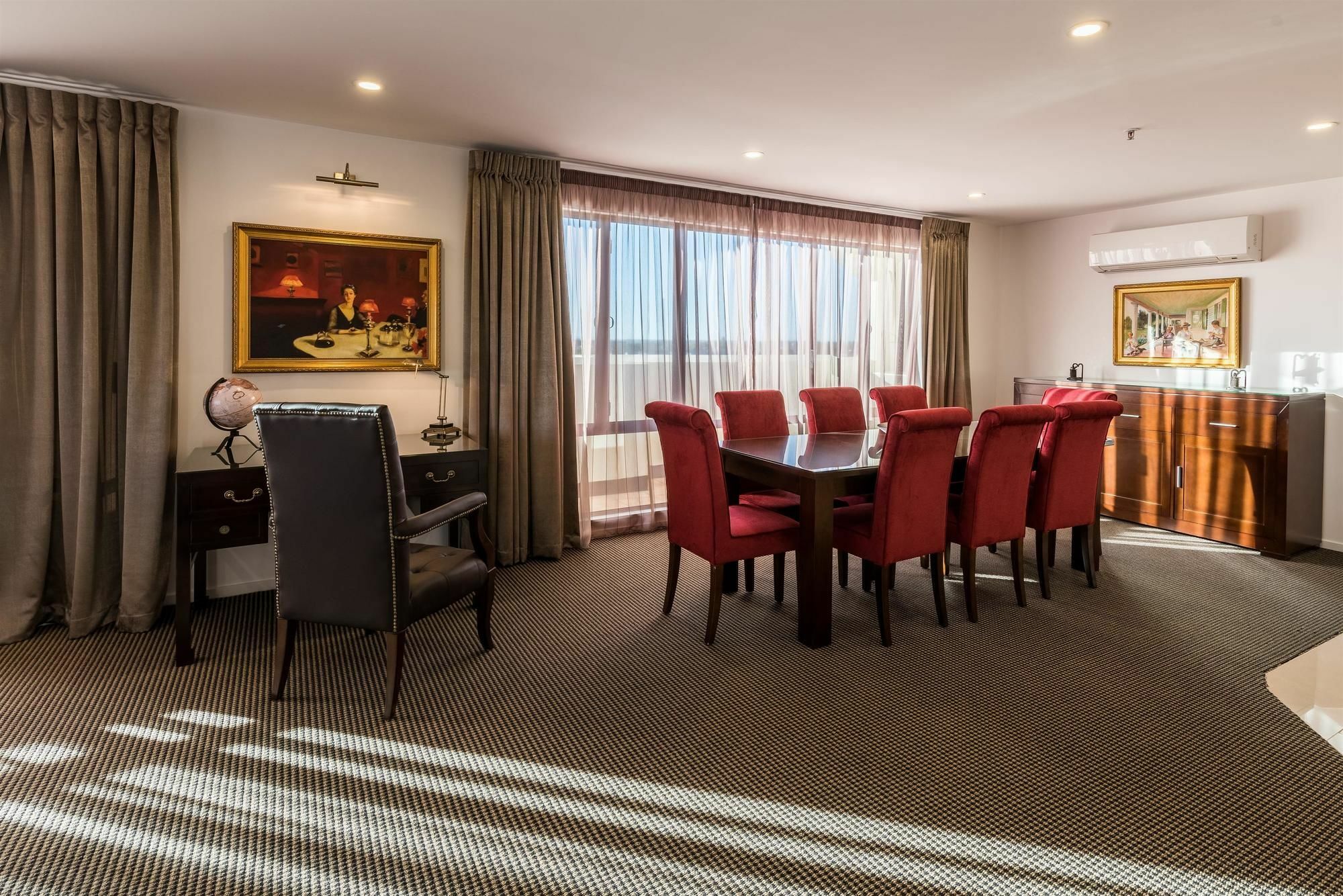 Fino Hotel & Suites Hotel