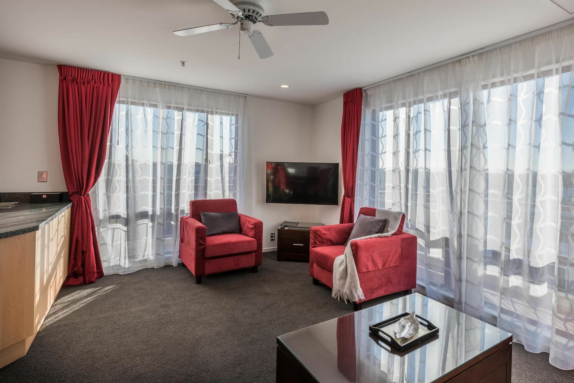 Fino Hotel & Suites