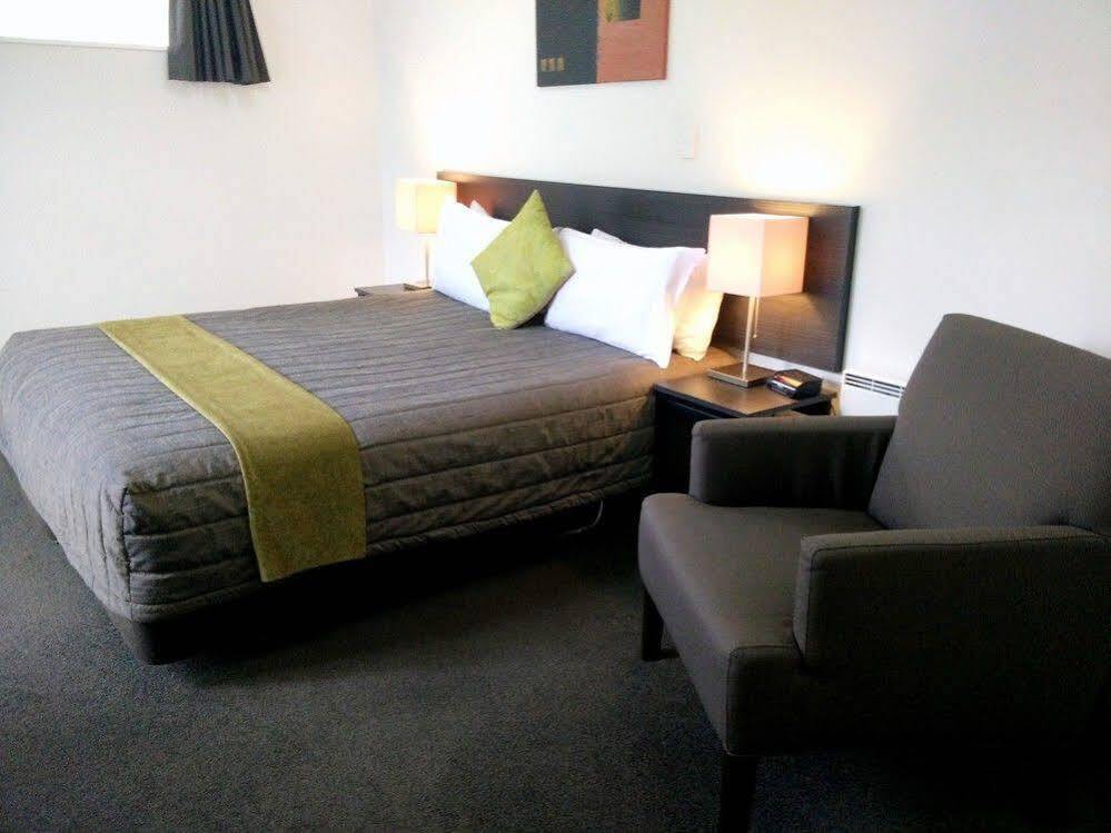 Airport Palms Motel 4*