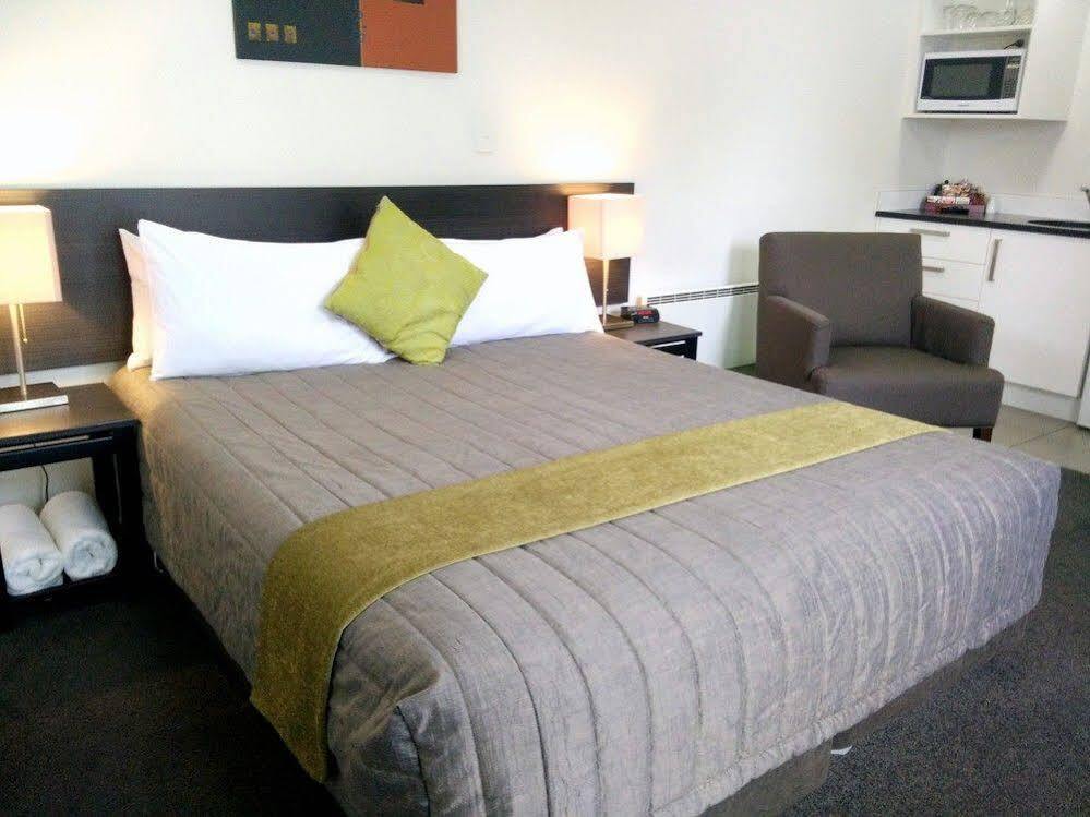 Airport Palms Motel 4*