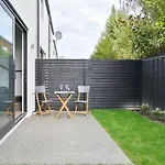 Salisbury Style - Modern City Apartment - Christchurch Holiday Homes
