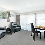 Arthur\'S Court Motor Lodge