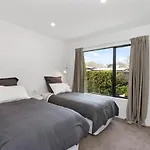 Merivale Village Apartment