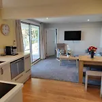 Fully Renovated Hillside Apartment Close To City