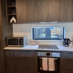 Addington Townhouse With Carpark 8Mins Walk To Hagley Park South