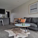 Addington Townhouse With Carpark 8Mins Walk To Hagley Park South