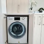 Cbd 3 Bedroom Apartment