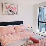 Walking Distance To Riverside Market & Hospital