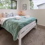 Central City-Urban Oasis 1 Bed 1 Bath W/Sofa Bed