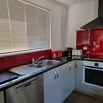 4Bed 2Bath House 5 Mins Walk To Palms & Golf Club