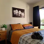 4Bed 2Bath House 5 Mins Walk To Palms & Golf Club