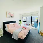 Walking Distance To Riverside Market & Hospital