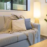 Charming Downtown Hideaway 1 Bed 1 Bath