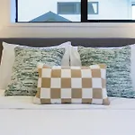 Charming Downtown Hideaway 1 Bed 1 Bath