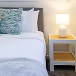 Charming Downtown Hideaway 1 Bed 1 Bath