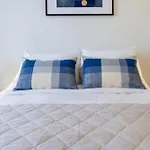 City Lights Retreat With Carpark 2 Bed 2 Bath