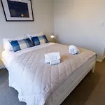 City Lights Retreat With Carpark 2 Bed 2 Bath
