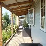 Cranford Cottages And Motel