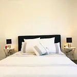 Central Location With Hagley Park View